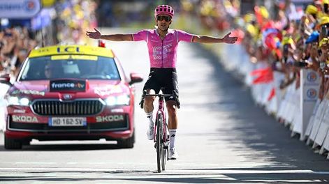 Victoria. Ecuador y Latinoamérica festejan la llegada en solitario de Richard Carapaz en el Tour de Francia.