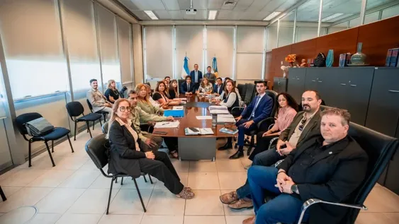 El Gobierno y los gremios docentes retomarán la paritaria este miércoles.