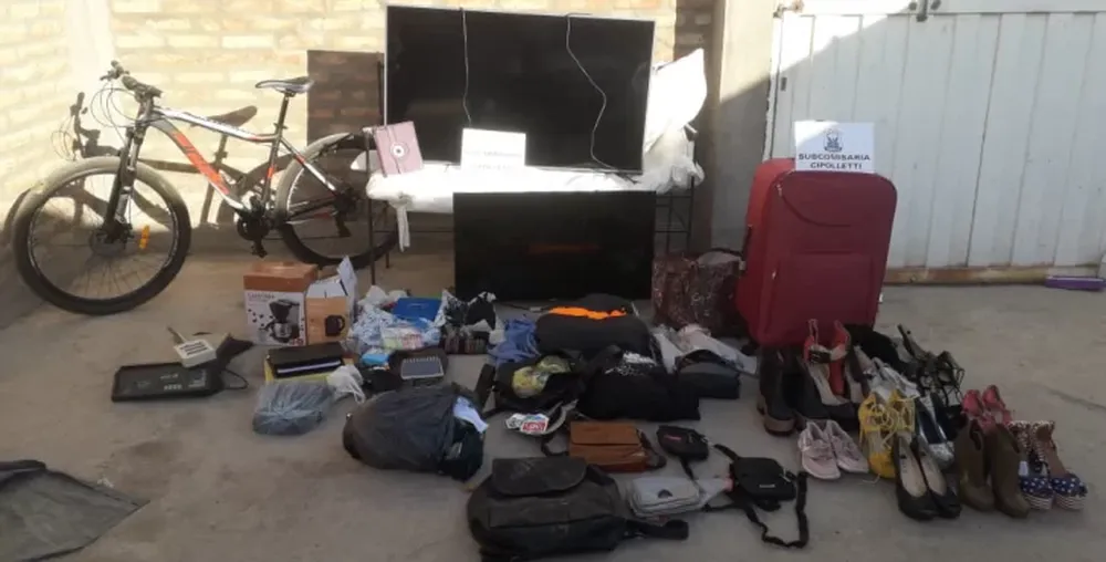 Cae por desmantelar una casa