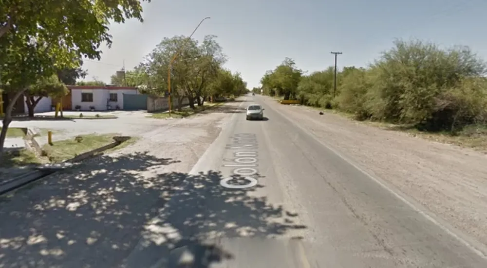 Dos jóvenes sufrieron múltiples fracturas al impactar contra una camioneta