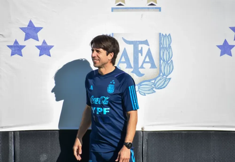 Ilusiones. Diego Placente ya eligió los integrantes de la Sub 17  que jugarán en Qatar.