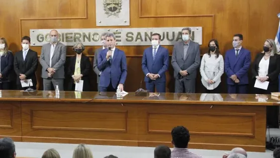 Uñac les tiró un fuerte desafío de gestión a los nuevos funcionarios, de cara a 2023