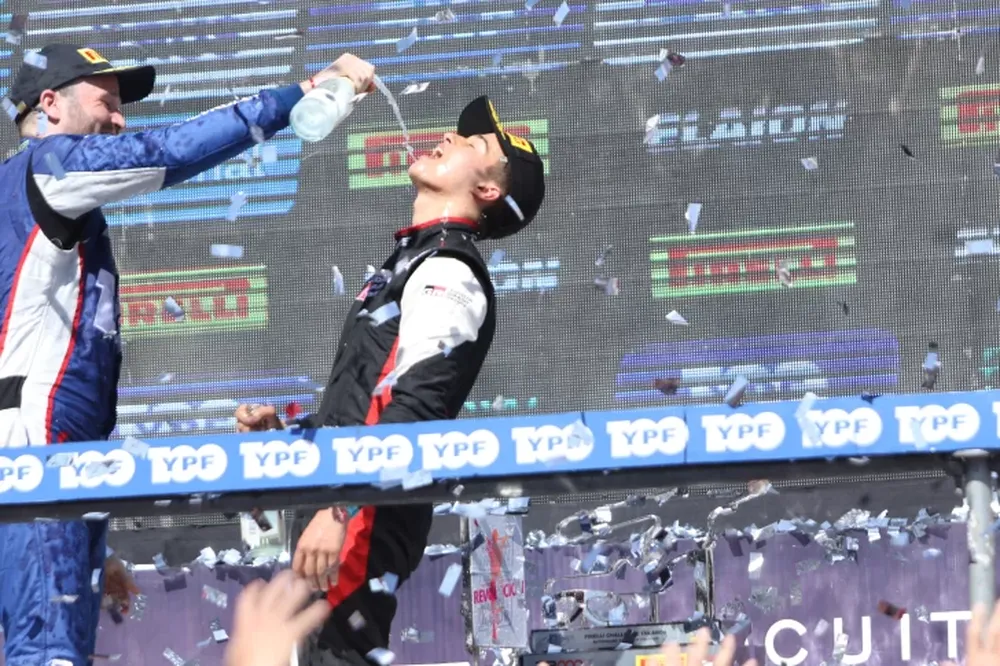 Barrio, el piloto de 18 años que le hace frente a los consagrados