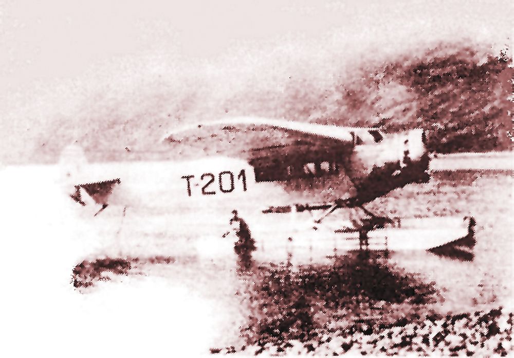 EL HIDROAVIÓN comandado por César Augusto Balaguer al acuatizar cerca de Ushuaia.