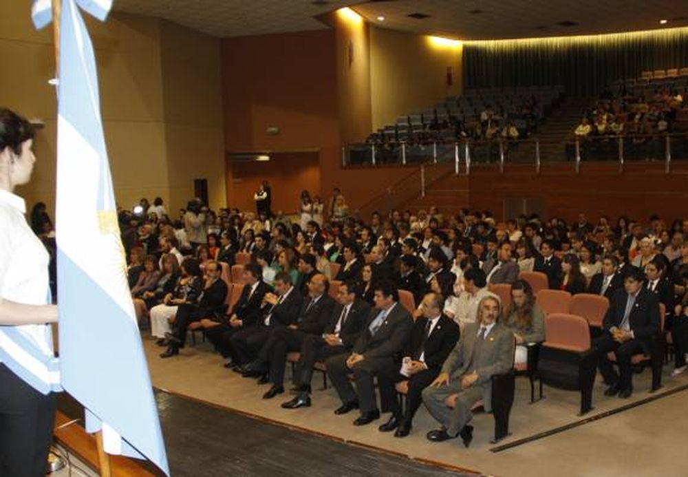 Acto de egreso  de 2 facultades  de la UNSJ