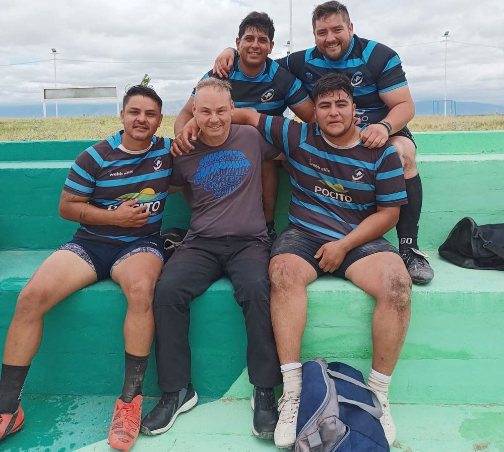 Sobrevivientes. Moreno y Dalmonego junto a otros ex-integrantes de Rugby Media Agua ahora le dieron nacimiento a Buhos Rugby.