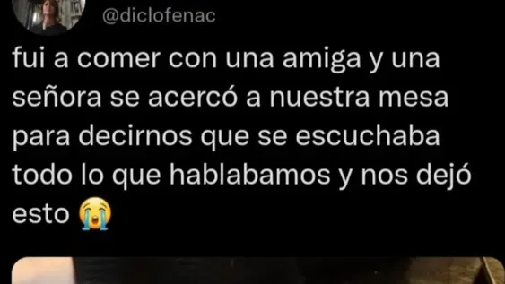 Conversaba con su amiga en un café, una señora los escuchó y les dio un increíble consejo