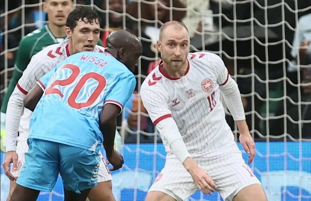 Susto. Eriksen conmocionó a todo Dinamarca al volver a desplomarse en el campo de juego como ya le pasó en 2021.