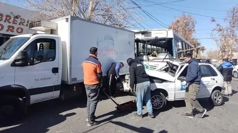 Grave choque múltiple terminó con al menos 8 heridos