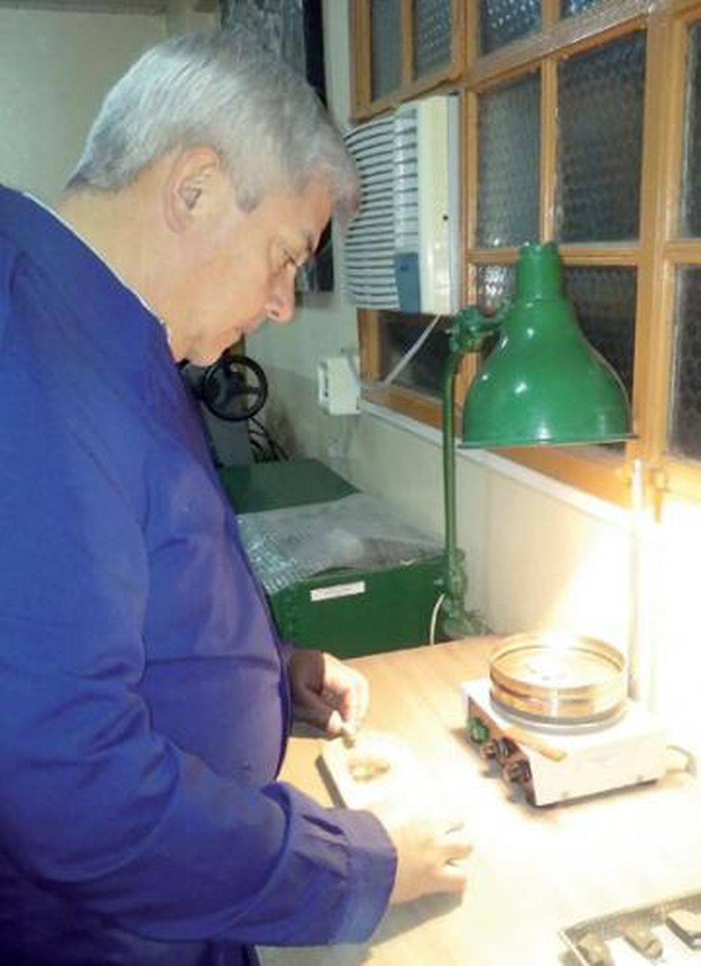 Un hombre con oficio peculiar