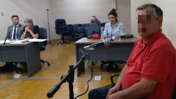 EL IMPUTADO (derecha) seguirá libre y podrá quedar preso una vez que el fallo en su contra quede firme.