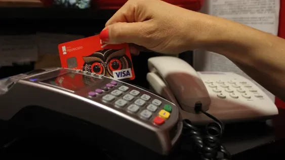 Sólo el 50% del comercio en San  Juan cuenta con sistema de posnet