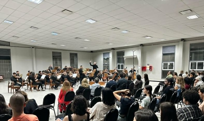 Con una obra para corno y orquesta de R. Strauss y la 5° Sinfonía de Beethoven, la Orquesta Sinfónica de la UNSJ cautivó al público