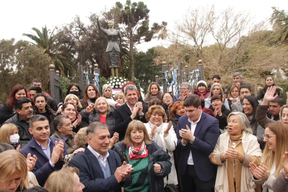 Uñac, en el homenaje: “Evita hoy ya no está, pero si estuviera viva estaría preocupada”