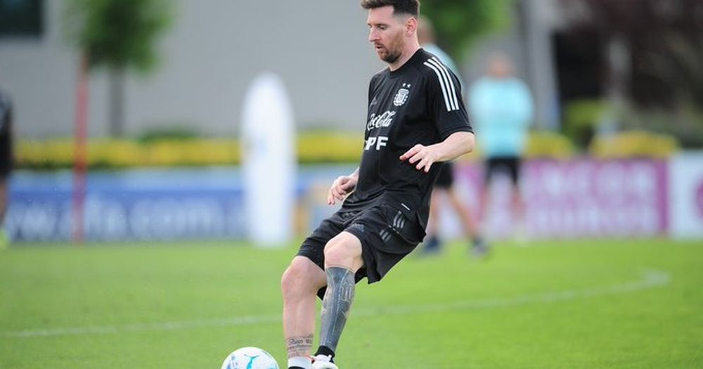 Messi tuvo su segunda práctica y Scaloni piensa en que juegue todo el partido ante Brasil