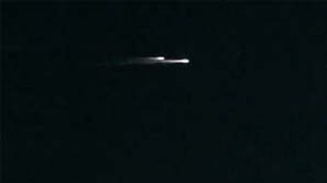 Dos misteriosas bolas de luz brillante cruzaron el cielo