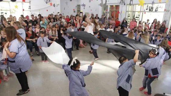 Con música abrieron las puertas de dos mundos opuestos y desconocidos
