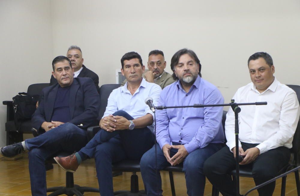 El intendente de Angaco, José Castro; y los concejales Roberto López, Alberto De Los Ríos y Alejandro Paredes, en el banquillo de los acusados.&nbsp;
