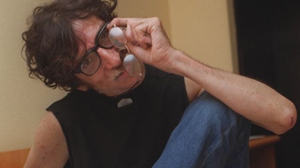 Un grupo de músicos saludan a Charly García en su cumpleaños