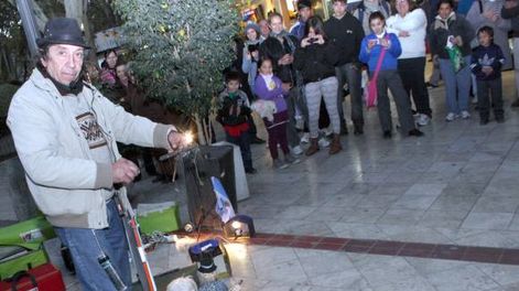 Una marioneta gaucha, furor en la Peatonal