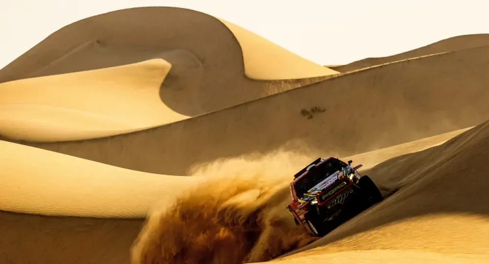 FEROZ. Así fue la segunda etapa del Rally Dakar, que duró 48 horas. Quedó la tendalada de pilotos y entre ellos abandonó el último ganador: El español Carlos Sainz. Hoy seguirá la competencia en terrenos de Arabia Saudita.