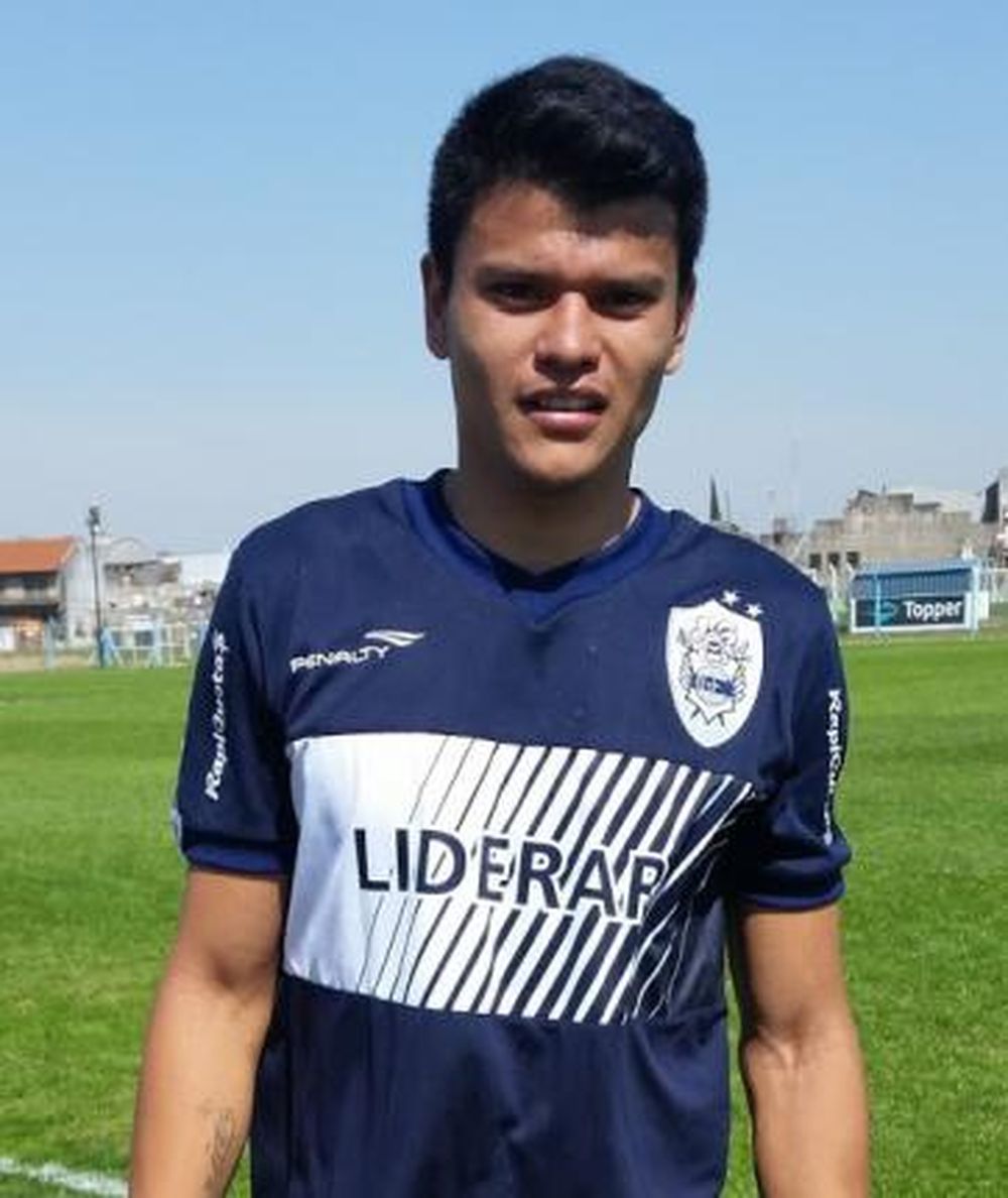 Vuelve a entrenar con Bou como refuerzo