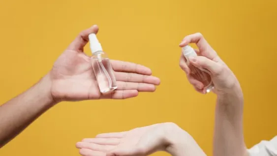 Por qué el alcohol puro y otros desinfectantes no eliminan el coronavirus