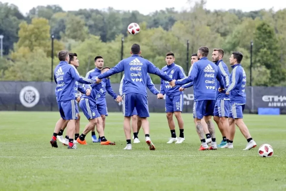 La Selección tuvo su última práctica antes del choque ante Colombia