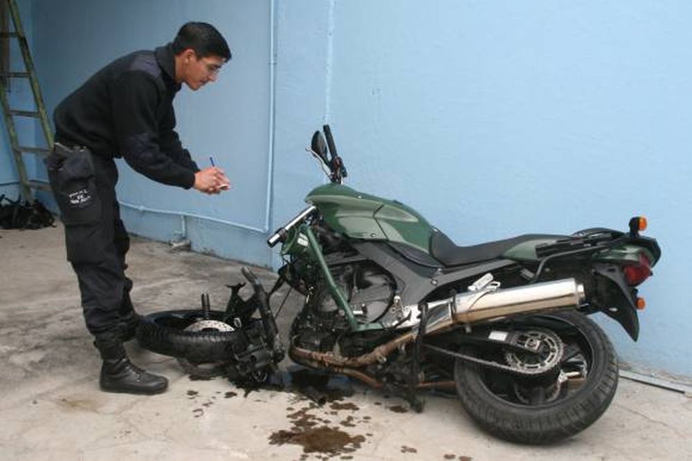 Con la moto partida