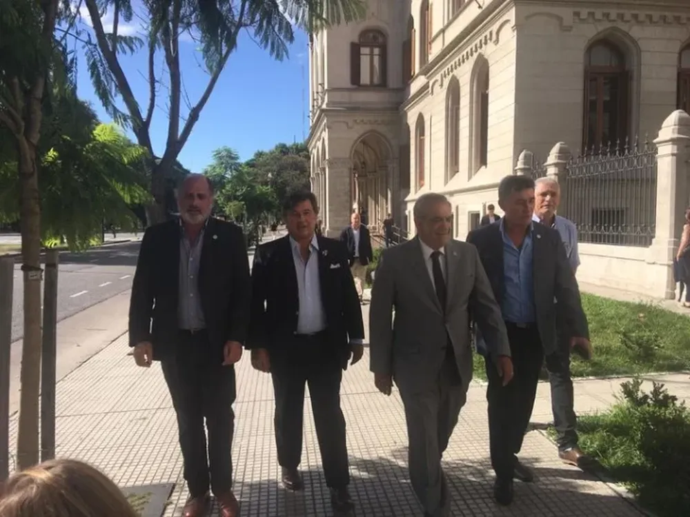 El Gobierno recibe a la Mesa de Enlace para aliviar tensiones sobre el alza de retenciones