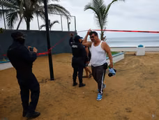 mexico en alerta maxima: el feroz huracan simon alcanzo la categoria 4 y amenaza con tocar tierra
