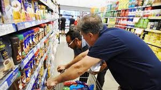 Fuerte salto de la inflación en marzo al 3,7%: se abre un alerta por el ajuste cambiario