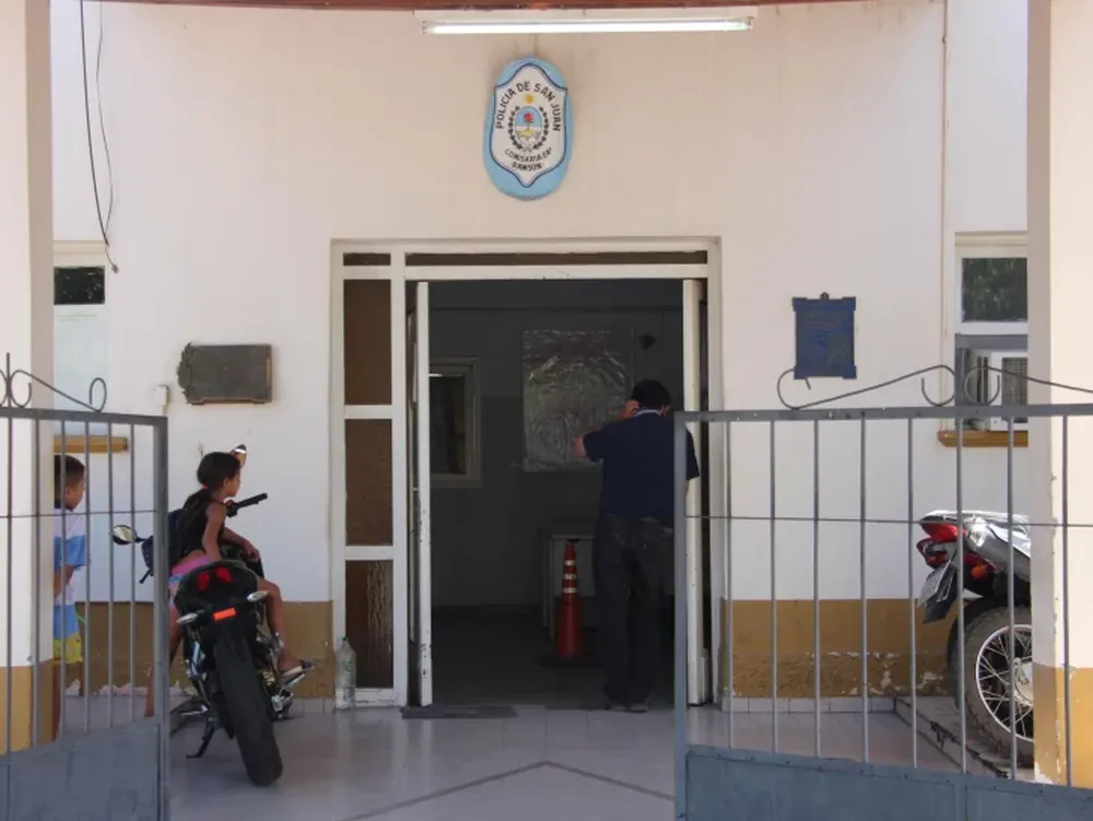 Rawson: un sujeto y una joven fueron detenidos tras robarle el celular a un hombre