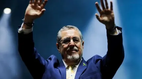 Guatemala gira a la izquierda con la victoria de Bernardo Arévalo