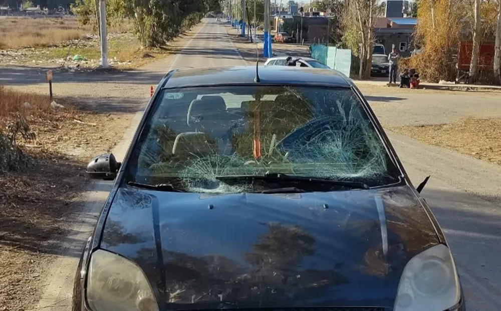 Alto de Sierra: sin carnet ni RTO ni seguro, atropelló a tres menores que cruzaron la calle sorpresivamente