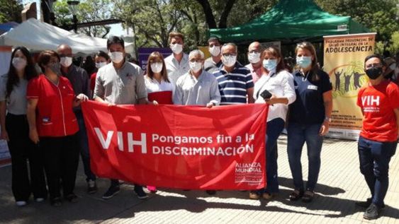 Reglamentan ley para ayudar a gente con HIV y con hepatitis