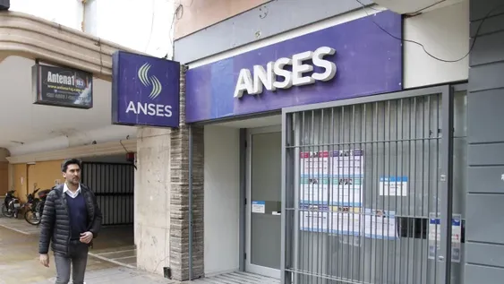 Cuándo se cobra los $10.000 del Ingreso Familiar de Emergencia: desde hoy ya podés saber