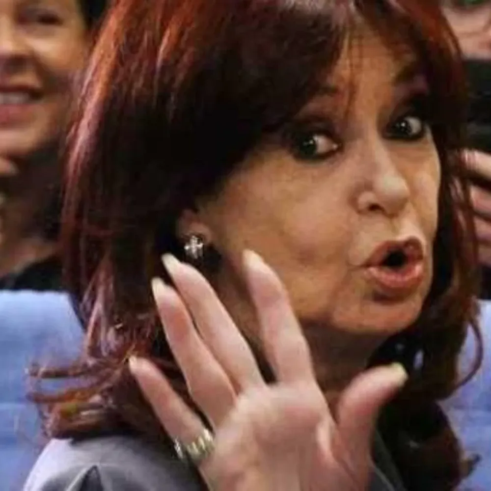 Contragolpe de CFK contra Milei: “Admita que firmó, cobró y lo pescaron”