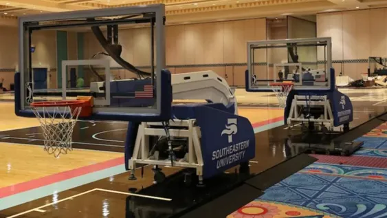 El show (muy caro) debe seguir