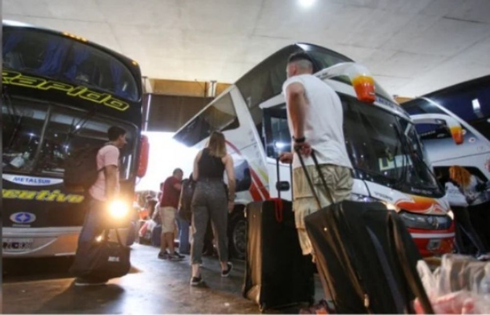 Desregulación del transporte de media y larga distancia: empresas podrán establecer recorridos, precios y duración de los servicios
