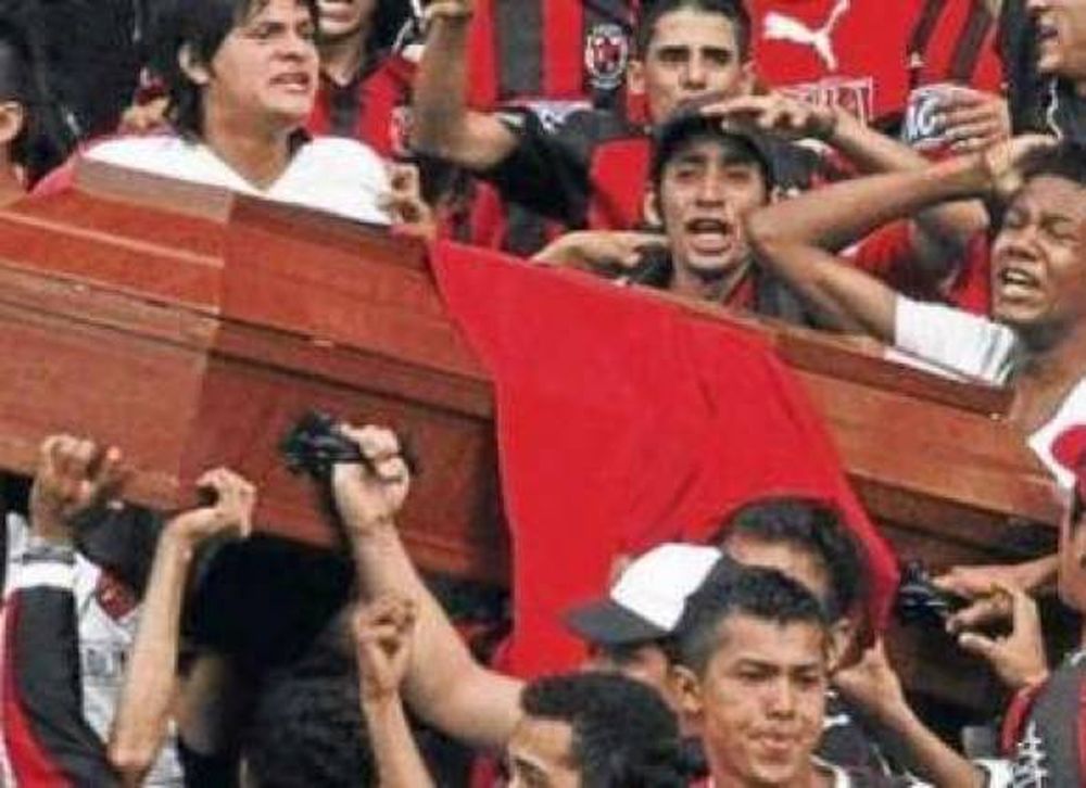 Un velatorio en pleno partido