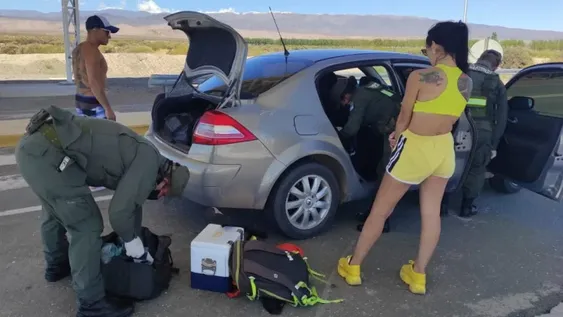 Calingasta: apresan a uno con un arma, drogas y pastillas