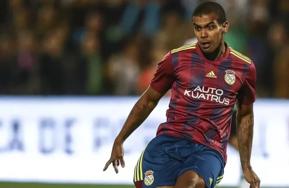 Murió el futbolista brasileño de 24 años que sufrió un paro cardiorrespiratorio en pleno partido