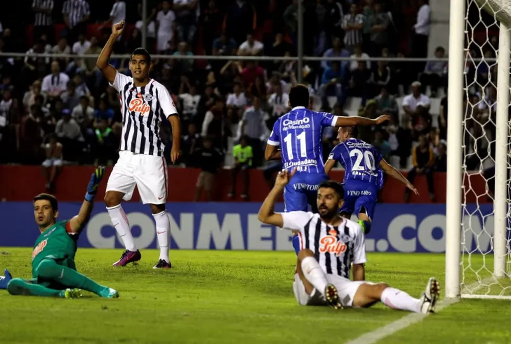 Godoy Cruz se hizo fuerte en Paraguay y ganó