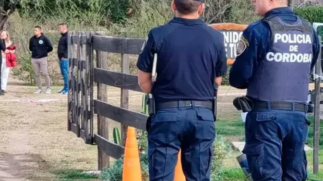 Hallan muertos a una mujer y a su hijo; creen que ella lo mató y se suicidó