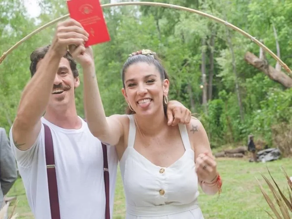 Juana Repetto le reclamó a su marido haber revelado el nombre del hijo que esperan