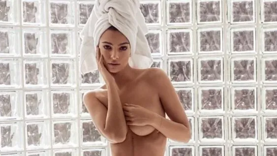 ¡La foto desde el baño de Emily Ratajkowski que incendió a sus seguidores!