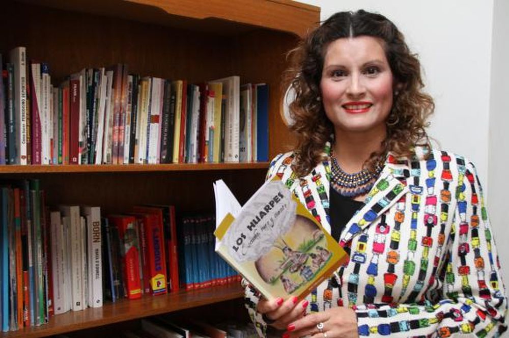 Escribió cuentos sobre los huarpes y regaló los libros a la comunidad