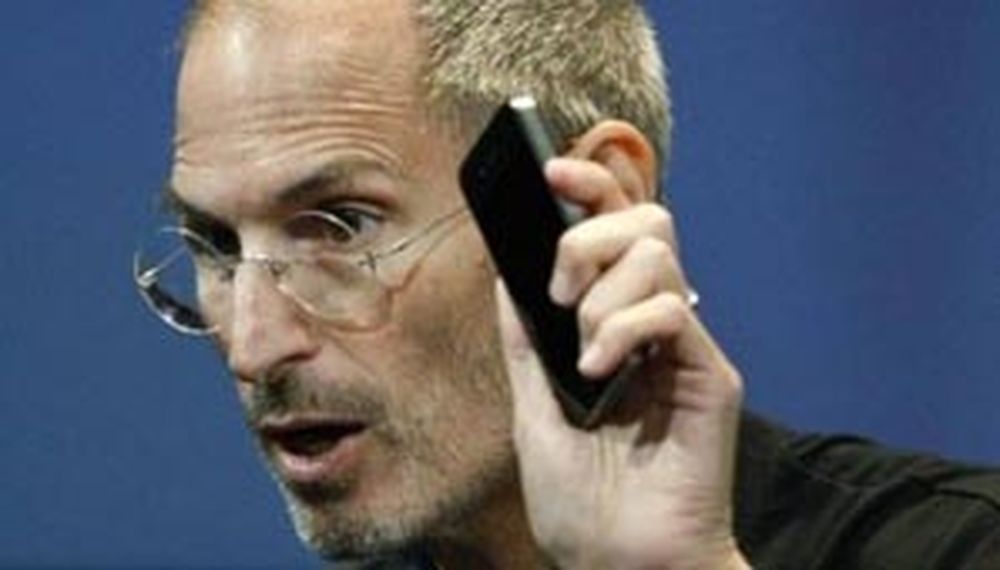 Jobs admitió que el iPhone 4 tiene problemas: “No somos perfectos”