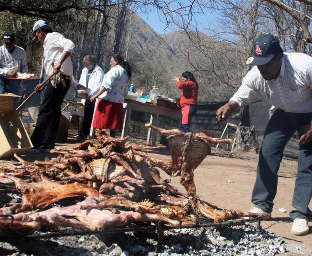 Arrancan las fiestas  y siguen los paseos